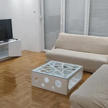 Leo Apartman *