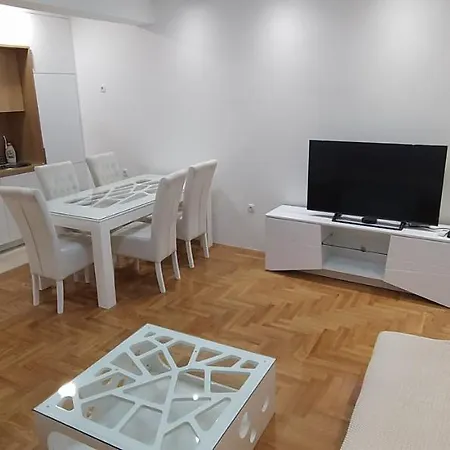 Apartman Leo *
